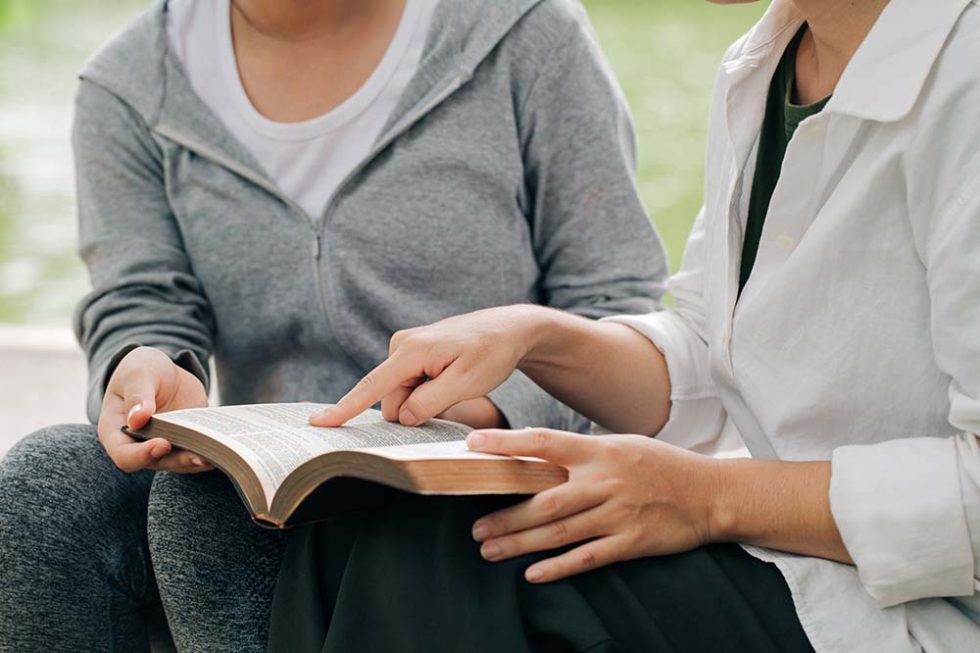 bible-studies-for-women-find-the-best-bible-study-together